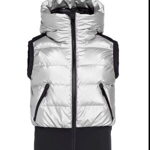 Like New. Goldbergh Silver Shine faux fur trimmed vest SZ 8